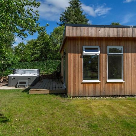 Allt Mor Rentals - Chalet With Hot Tub, And Studio Apartment No Hot Tub Roybridge Zewnętrze zdjęcie