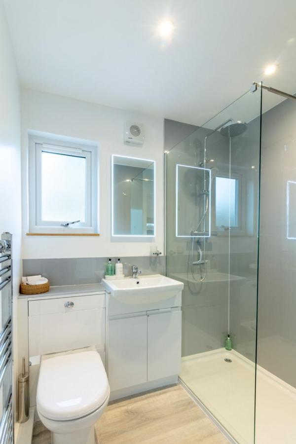 Allt Mor Rentals - Chalet With Hot Tub, And Studio Apartment No Hot Tub Roybridge Zewnętrze zdjęcie