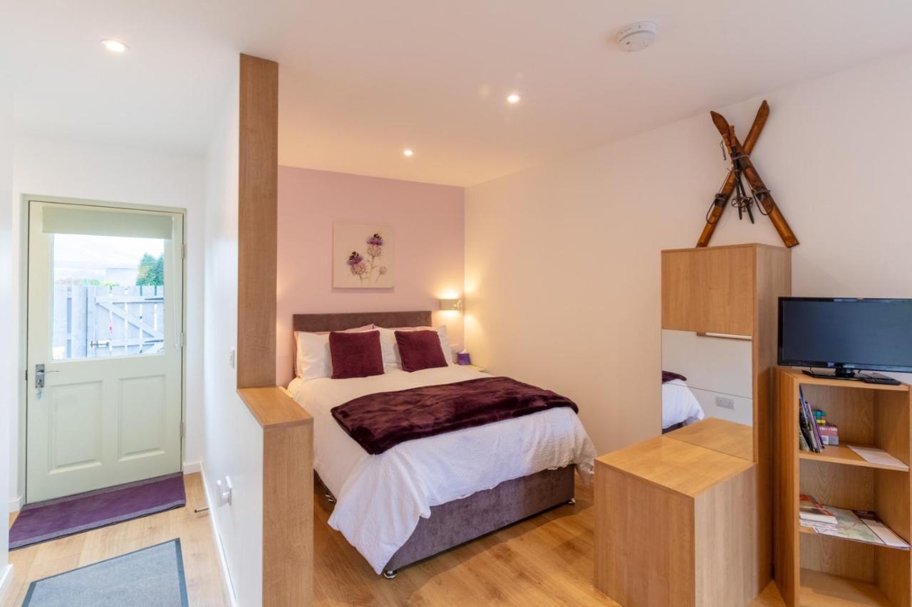Allt Mor Rentals - Chalet With Hot Tub, And Studio Apartment No Hot Tub Roybridge Zewnętrze zdjęcie
