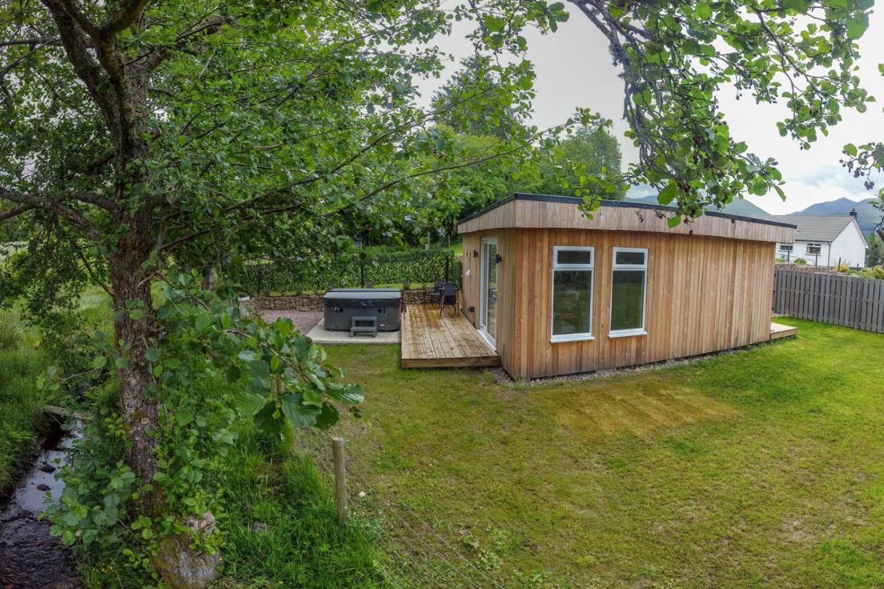 Allt Mor Rentals - Chalet With Hot Tub, And Studio Apartment No Hot Tub Roybridge Zewnętrze zdjęcie