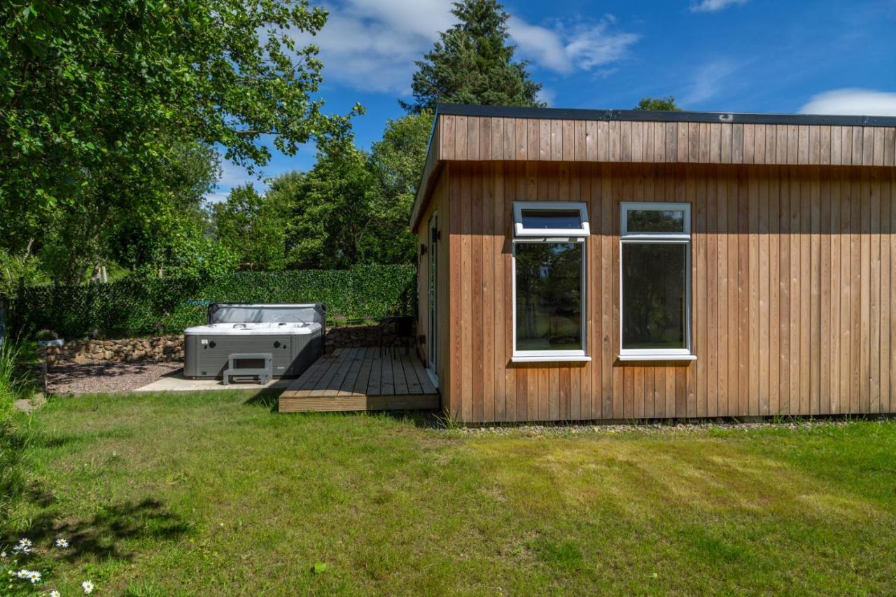 Allt Mor Rentals - Chalet With Hot Tub, And Studio Apartment No Hot Tub Roybridge Zewnętrze zdjęcie